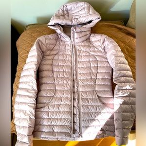 Lululemon packable down jacket in mauve/lavender. Size 2 women’s